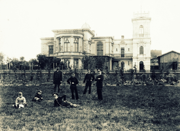 Willa Milscha widok od ogrodu